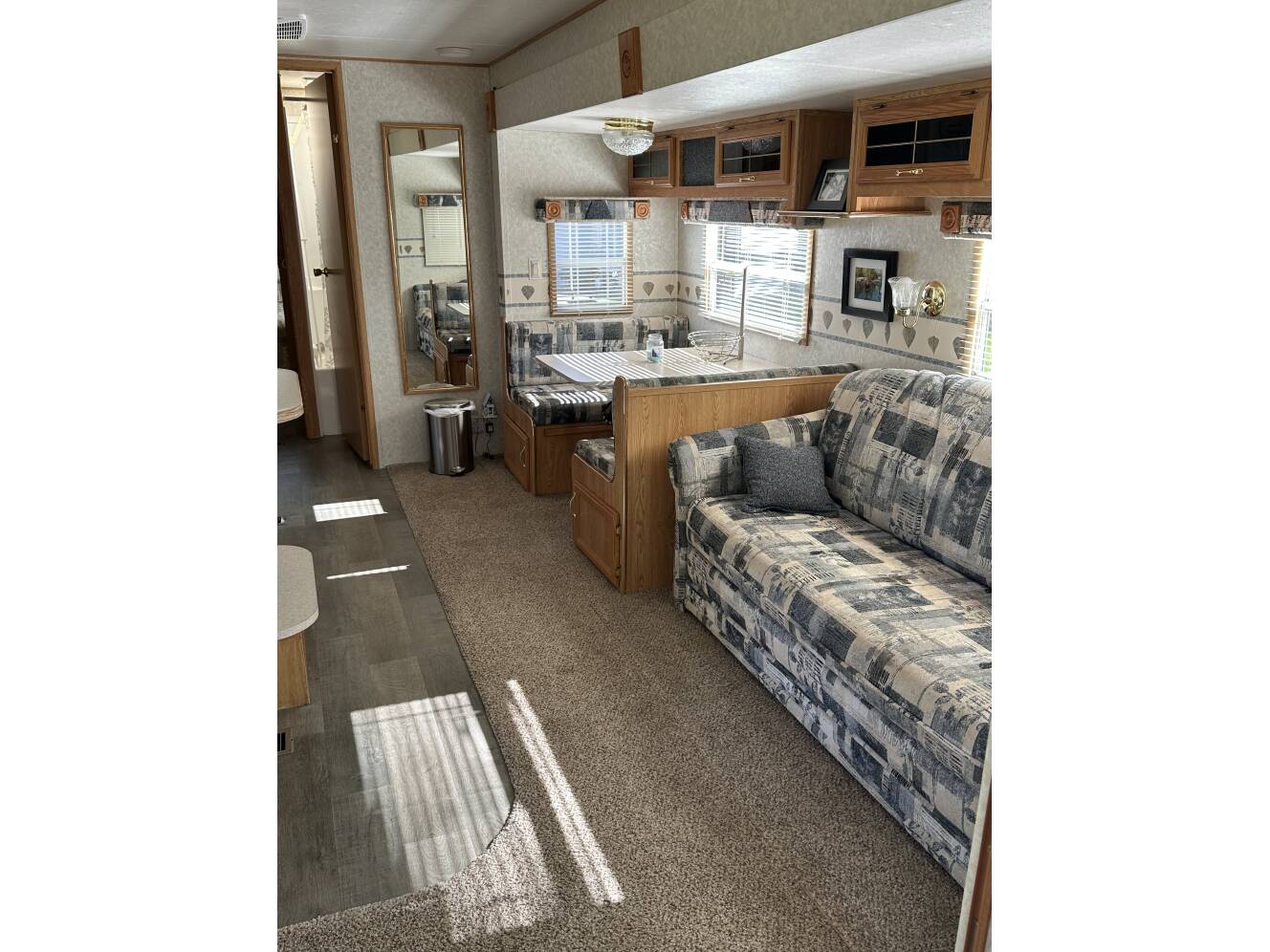 A photo of this 2005 Damon BAYRIDGE 38