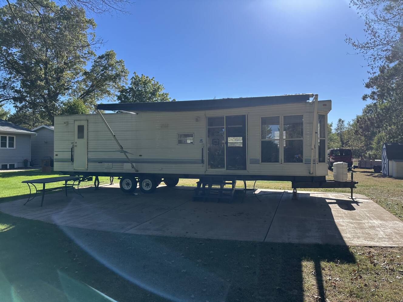 A photo of this 2005 Damon BAYRIDGE 38