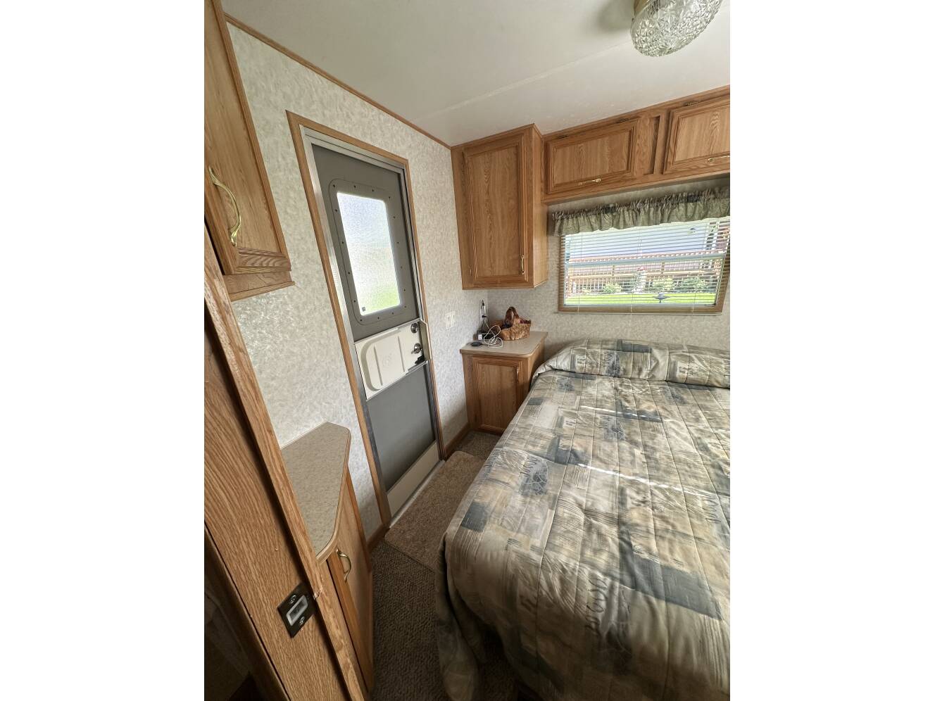 A photo of this 2005 Damon BAYRIDGE 38