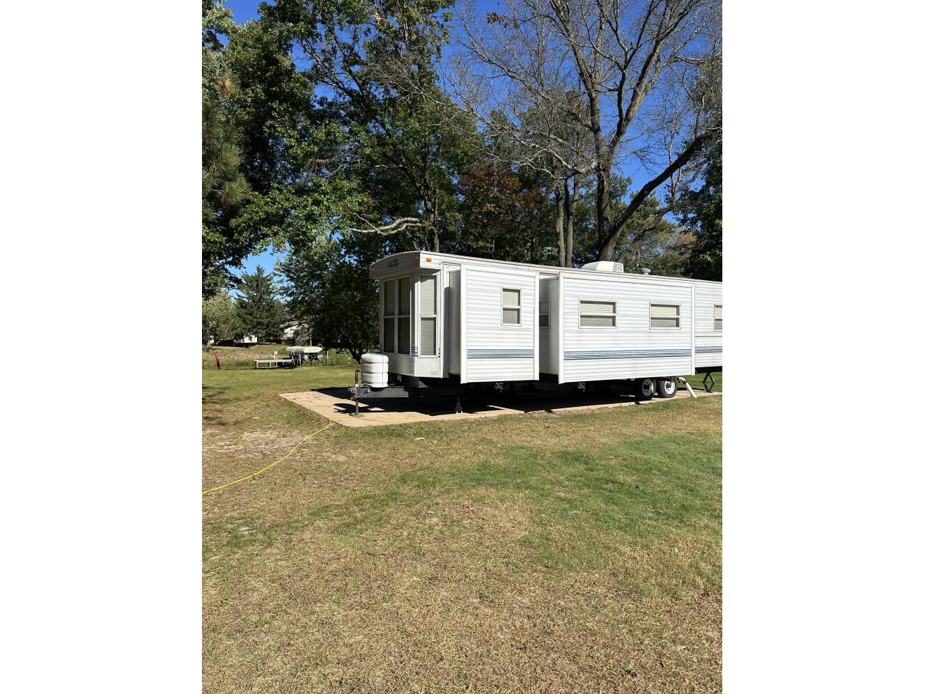 A photo of this 2005 Damon BAYRIDGE 38