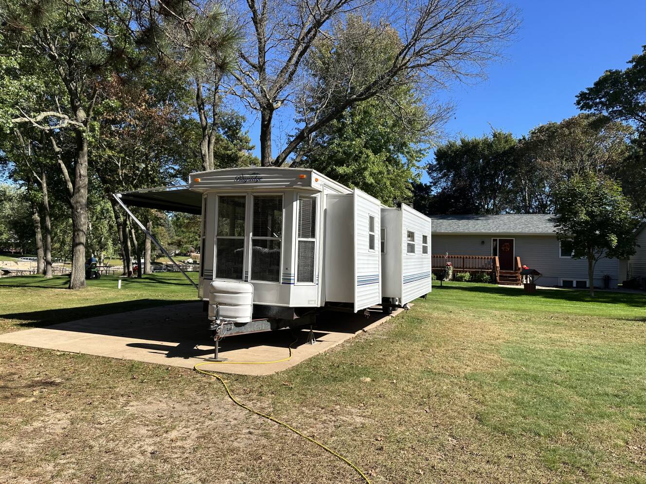 A photo of this 2005 Damon BAYRIDGE 38