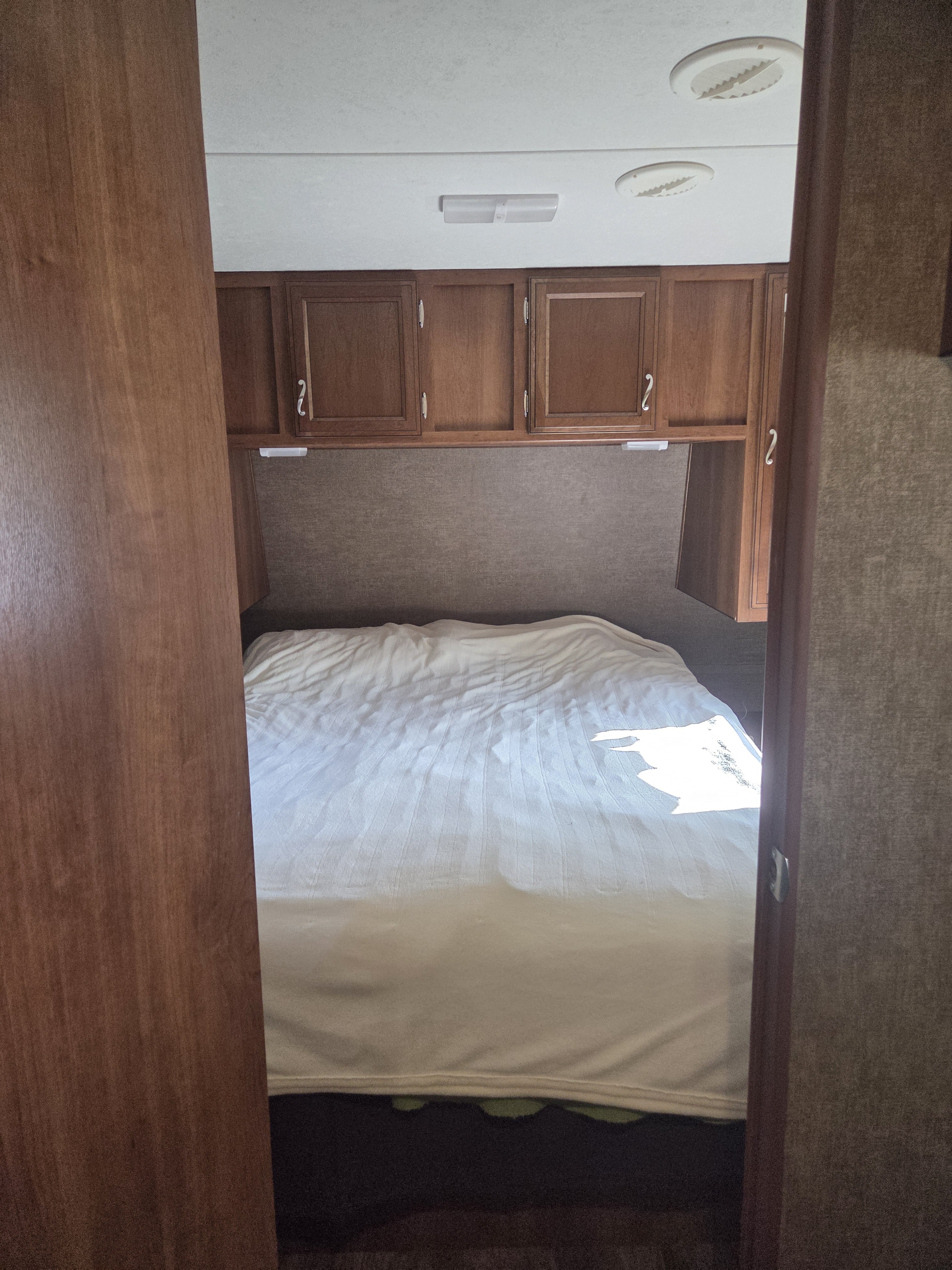 2017 Forest River AVENGER 27DBS in rockwood IL