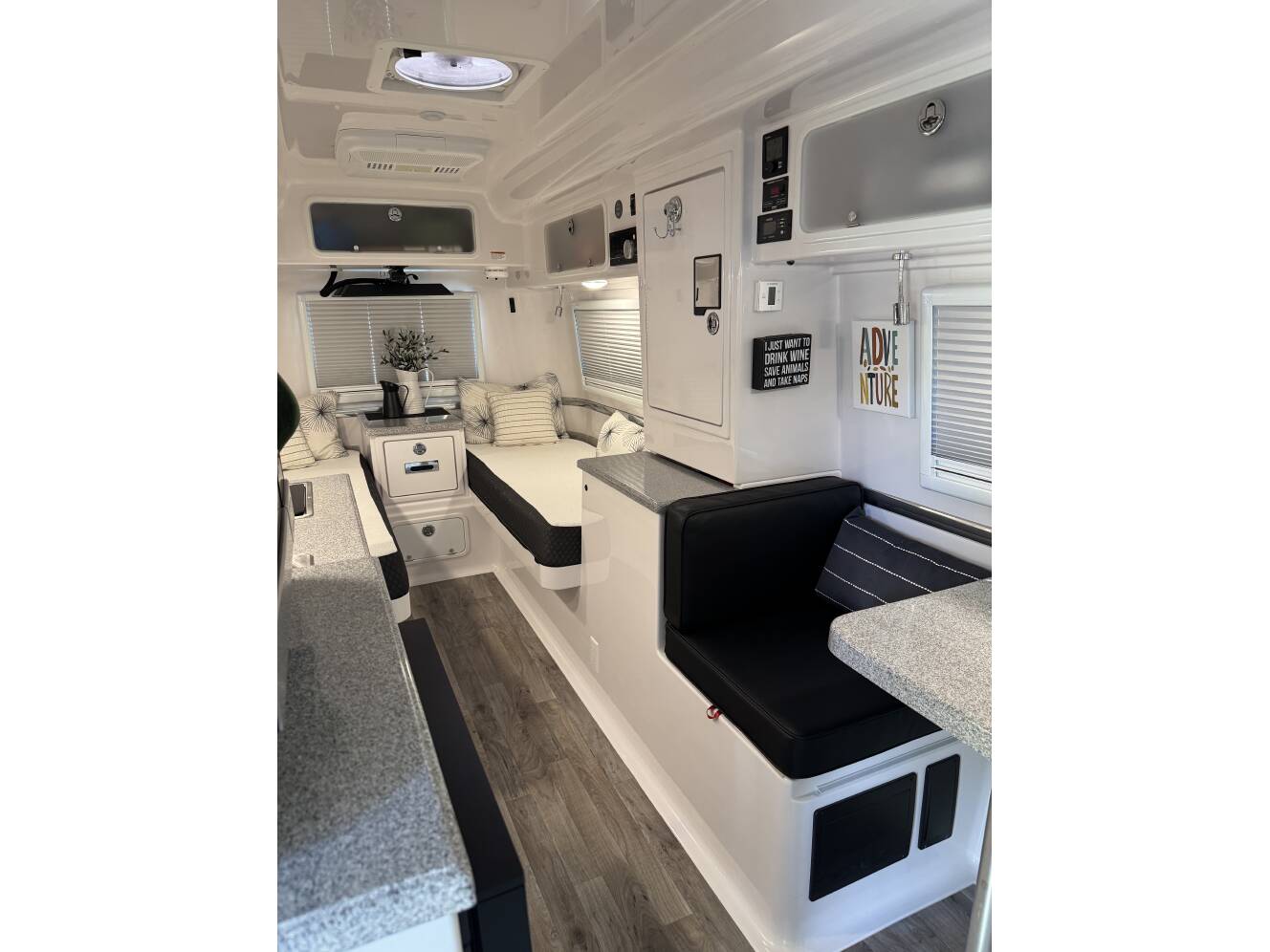 A photo of this 2023 Oliver LEGACY ELITE II TWIN BED