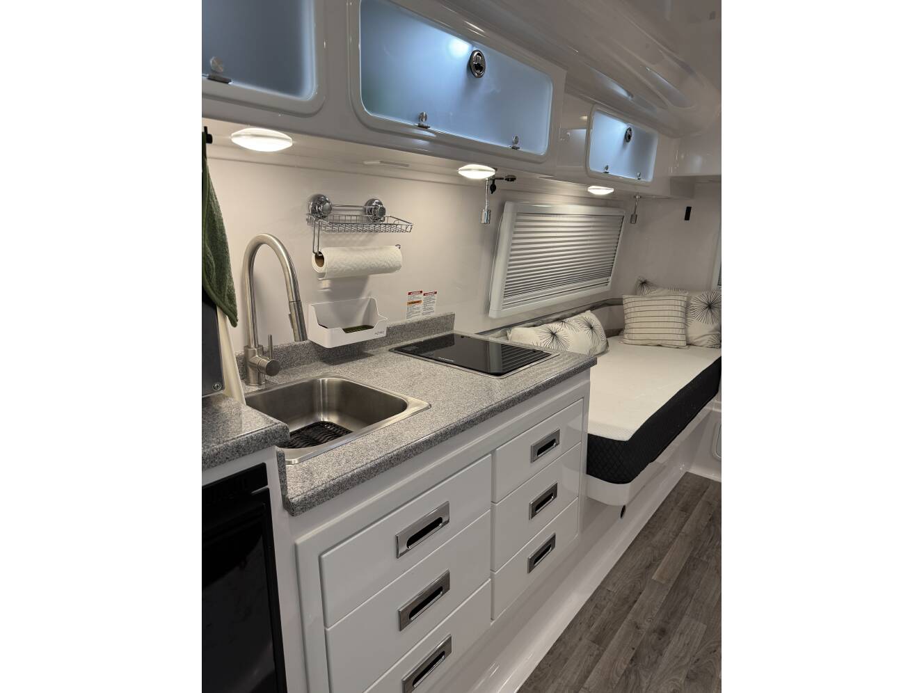A photo of this 2023 Oliver LEGACY ELITE II TWIN BED
