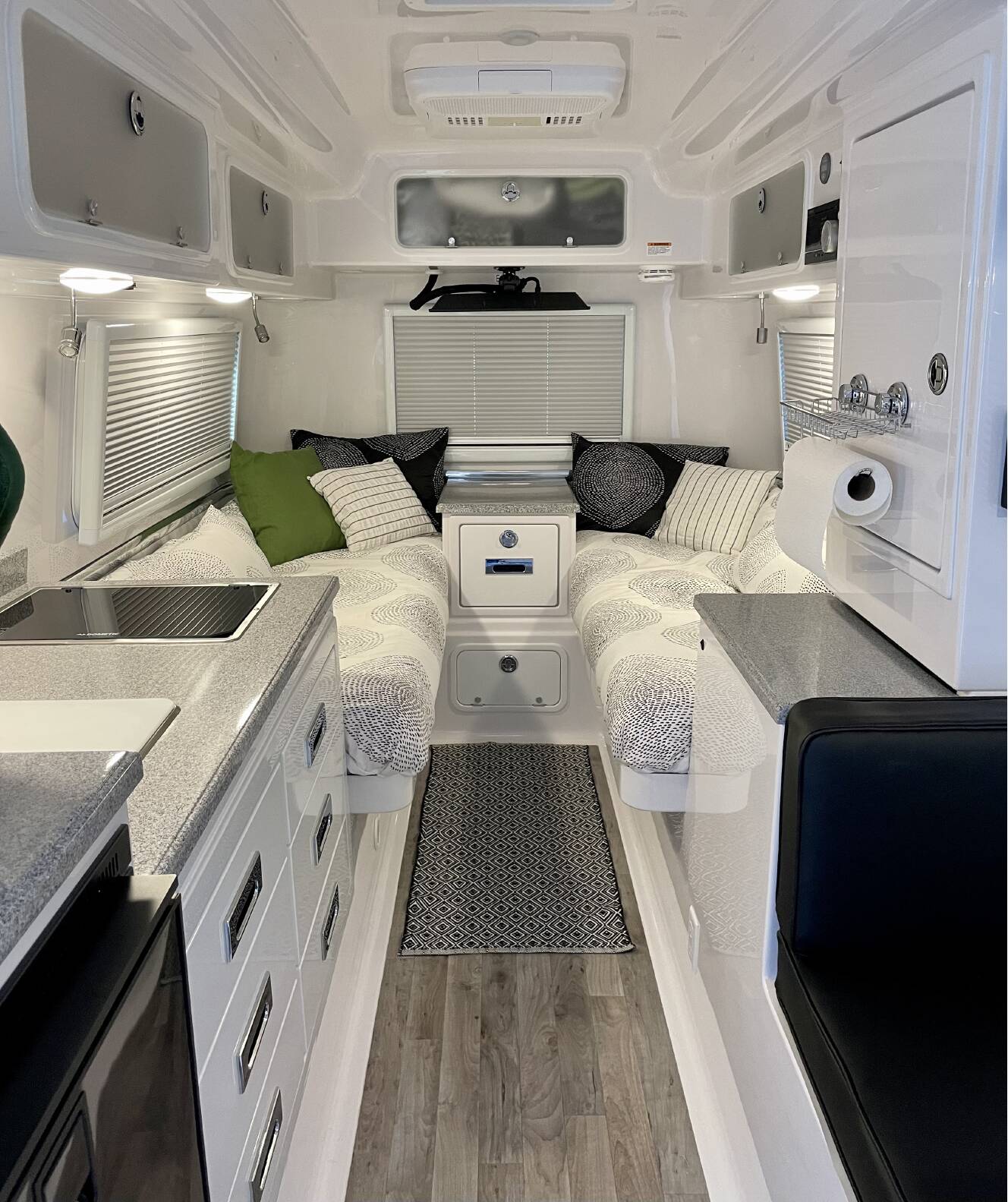 A photo of this 2023 Oliver LEGACY ELITE II TWIN BED