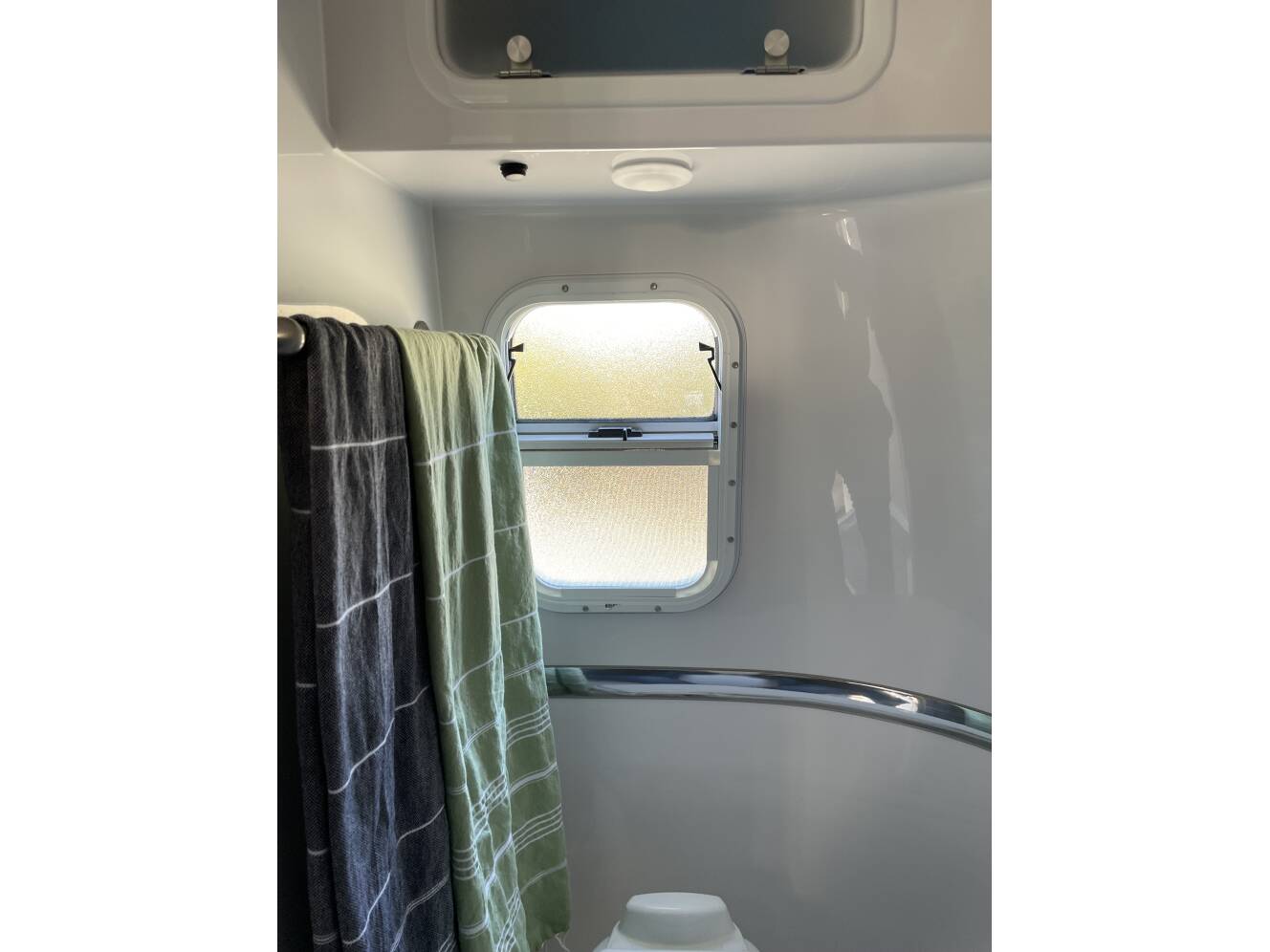 A photo of this 2023 Oliver LEGACY ELITE II TWIN BED