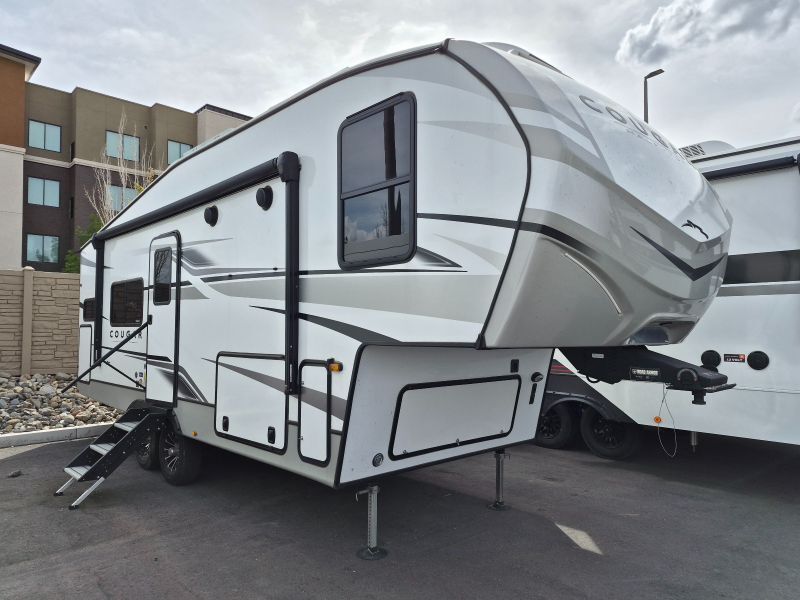 2025 Keystone COUGAR HALF TON 23MLE in sparks NV