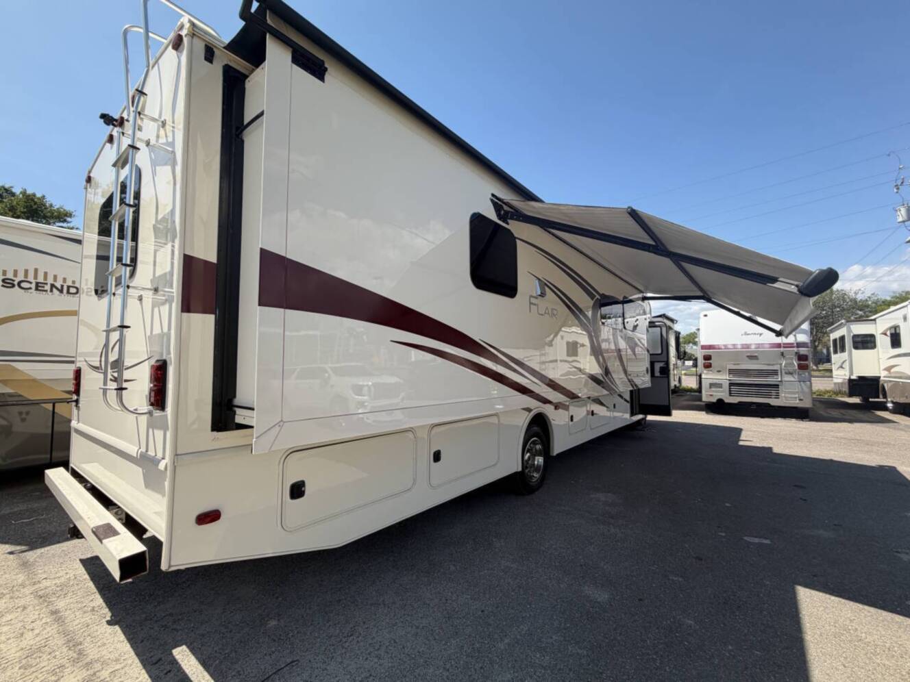 A photo of this 2020 Fleetwood FLAIR 35R