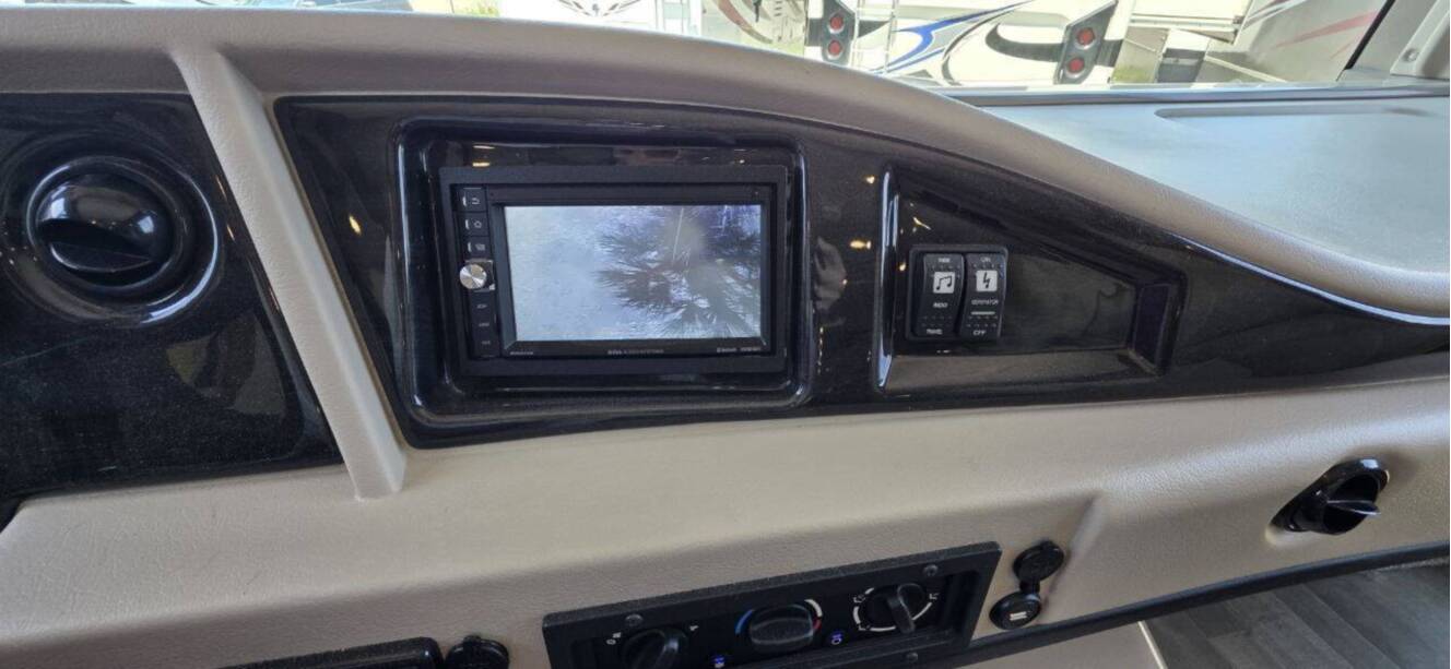 A photo of this 2020 Fleetwood FLAIR 35R