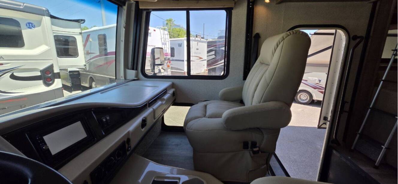 A photo of this 2020 Fleetwood FLAIR 35R