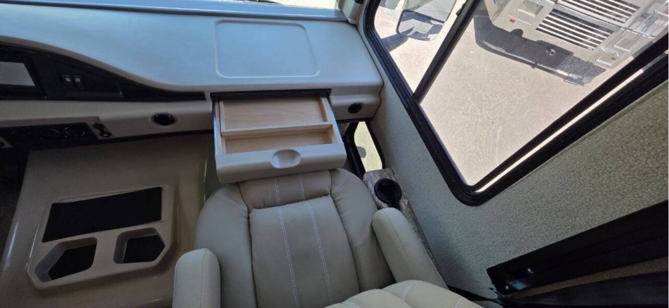 A photo of this 2020 Fleetwood FLAIR 35R