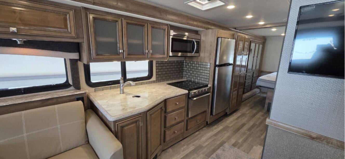 A photo of this 2020 Fleetwood FLAIR 35R
