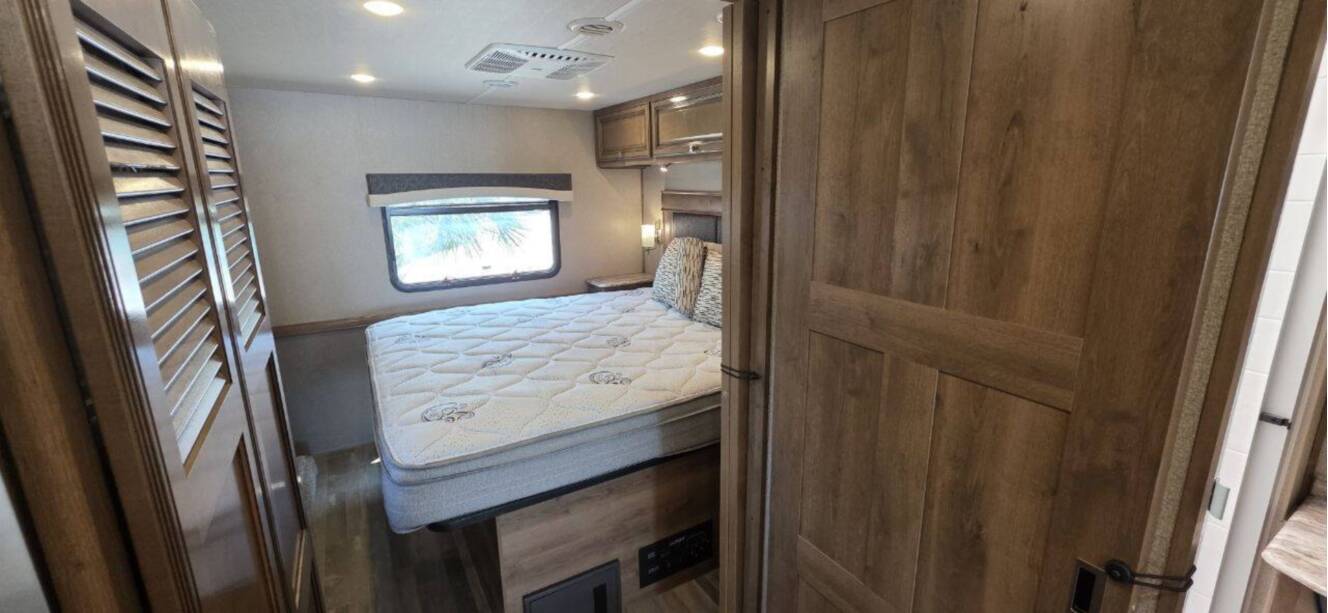 A photo of this 2020 Fleetwood FLAIR 35R