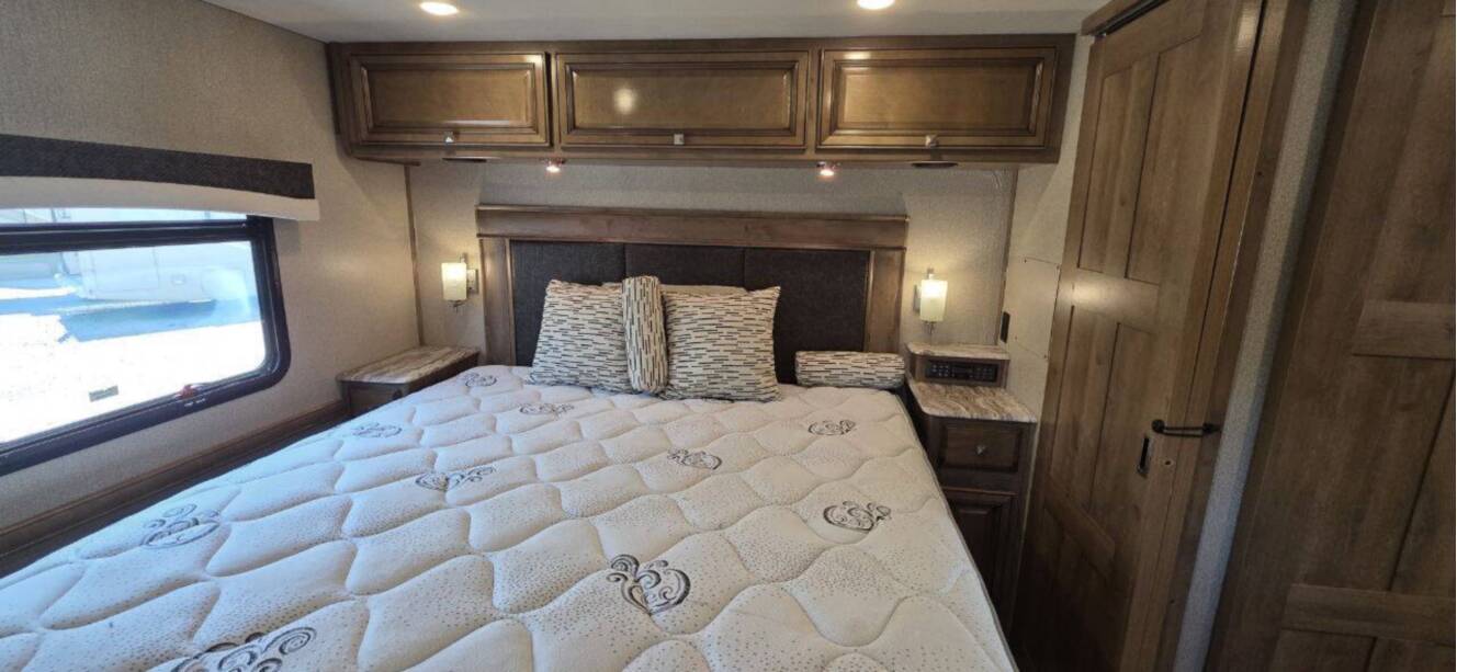 A photo of this 2020 Fleetwood FLAIR 35R