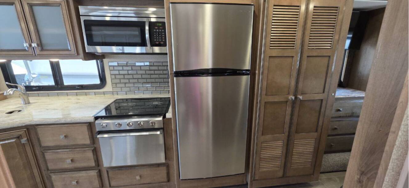 A photo of this 2020 Fleetwood FLAIR 35R
