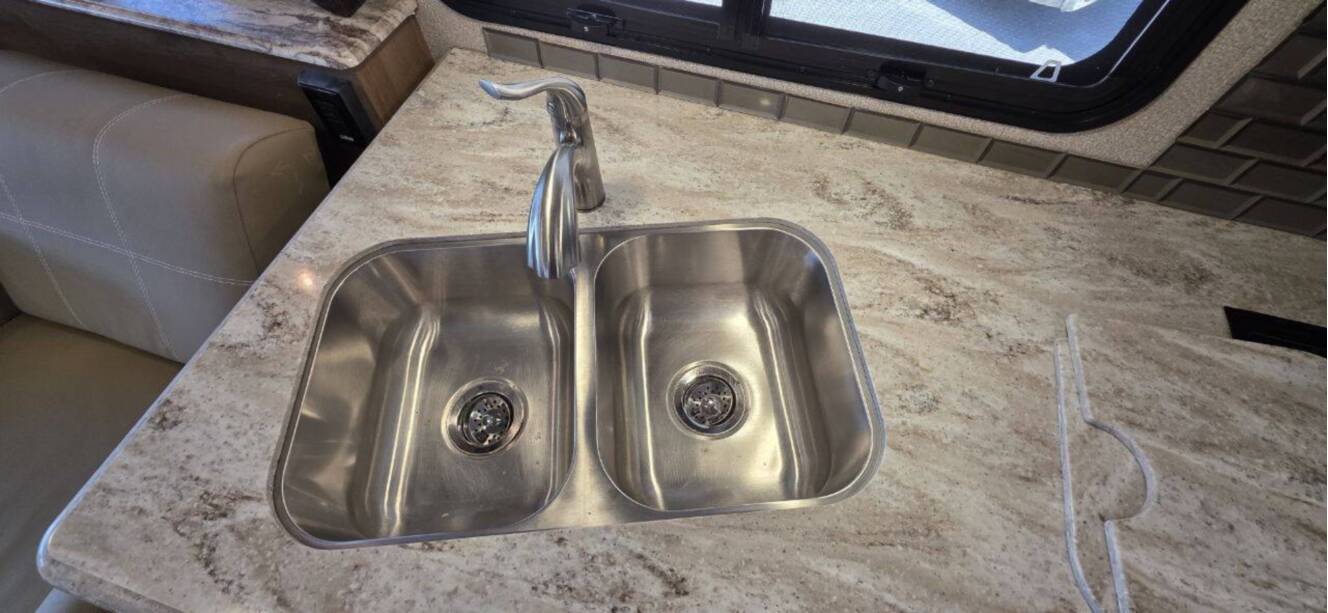 A photo of this 2020 Fleetwood FLAIR 35R