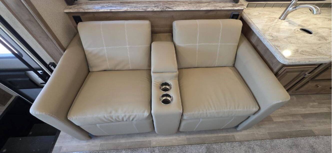 A photo of this 2020 Fleetwood FLAIR 35R