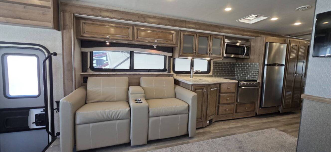 A photo of this 2020 Fleetwood FLAIR 35R