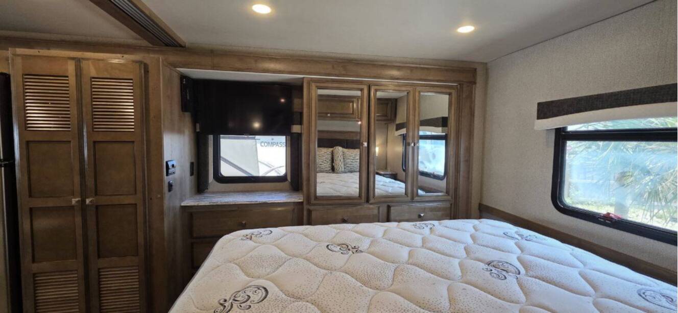 A photo of this 2020 Fleetwood FLAIR 35R
