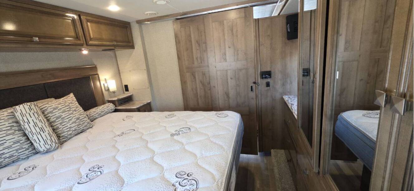 A photo of this 2020 Fleetwood FLAIR 35R