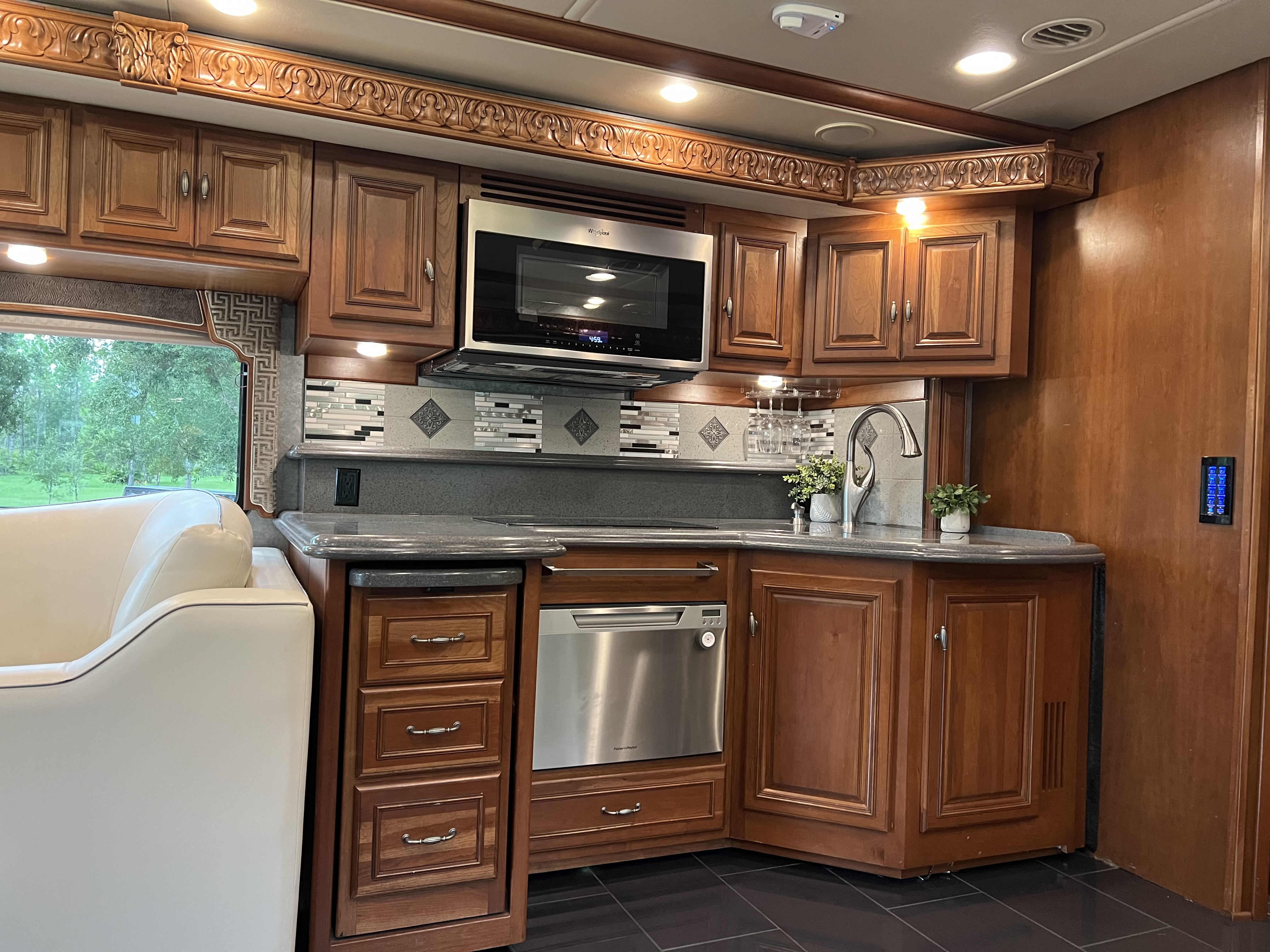 2016 Winnebago ELLIPSE ULTRA 42QL in naples FL