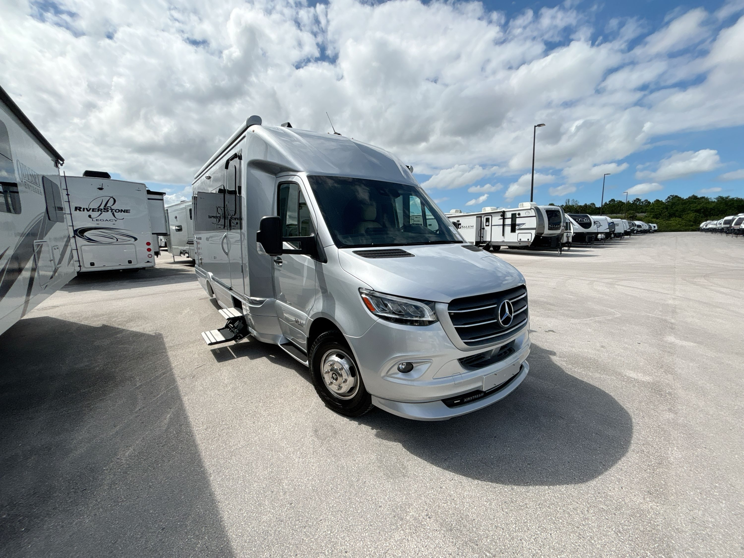 2021 Airstream ATLAS TOMMY BAHAMA EDITION MURPHY SUITE RV