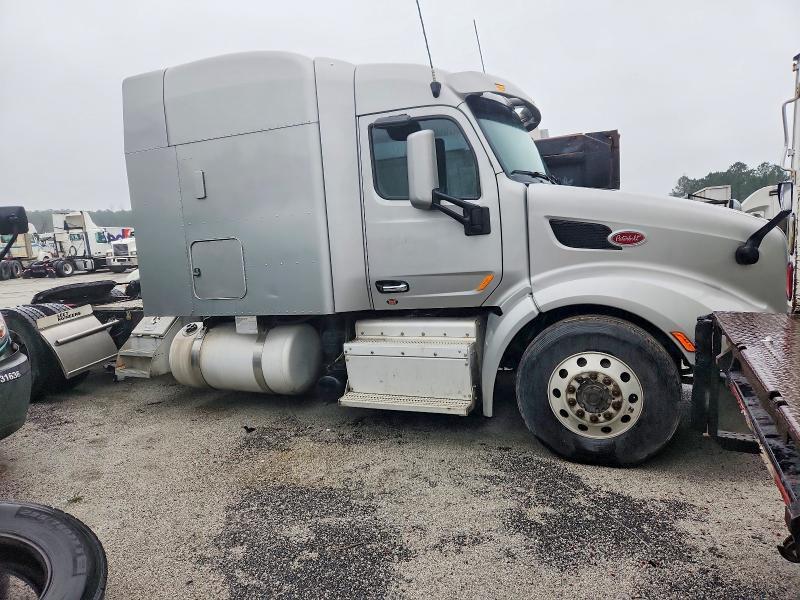 2015 PETERBILT 579 in Harleyville, SC