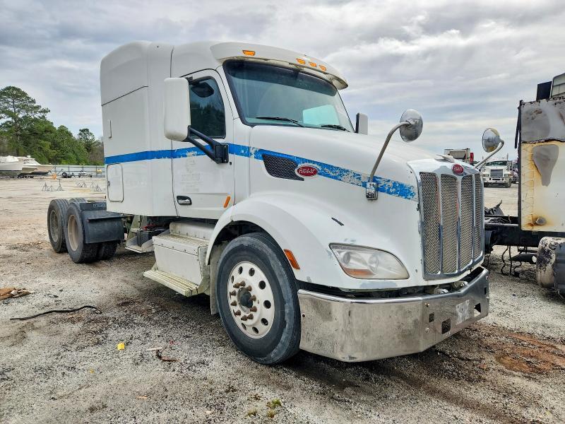 2015 PETERBILT 579 in Harleyvile, SC