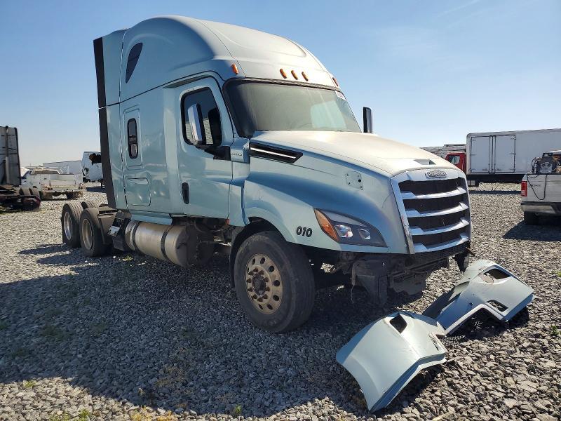 2018 FREIGHTLINER CASCADIA 126 in Fresno, CA