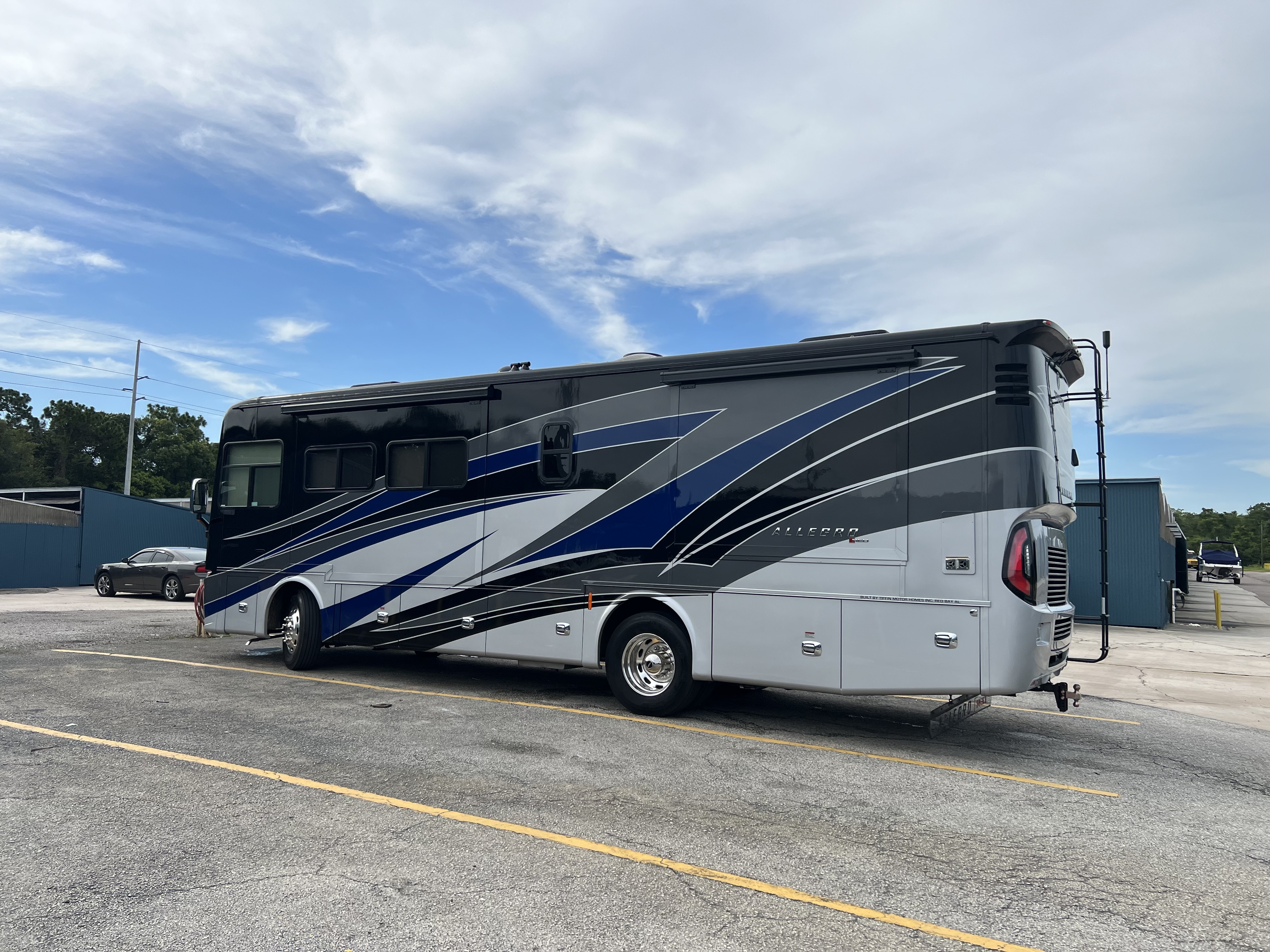 2021 Tiffin Motorhomes ALLEGRO RED 33 AA RV