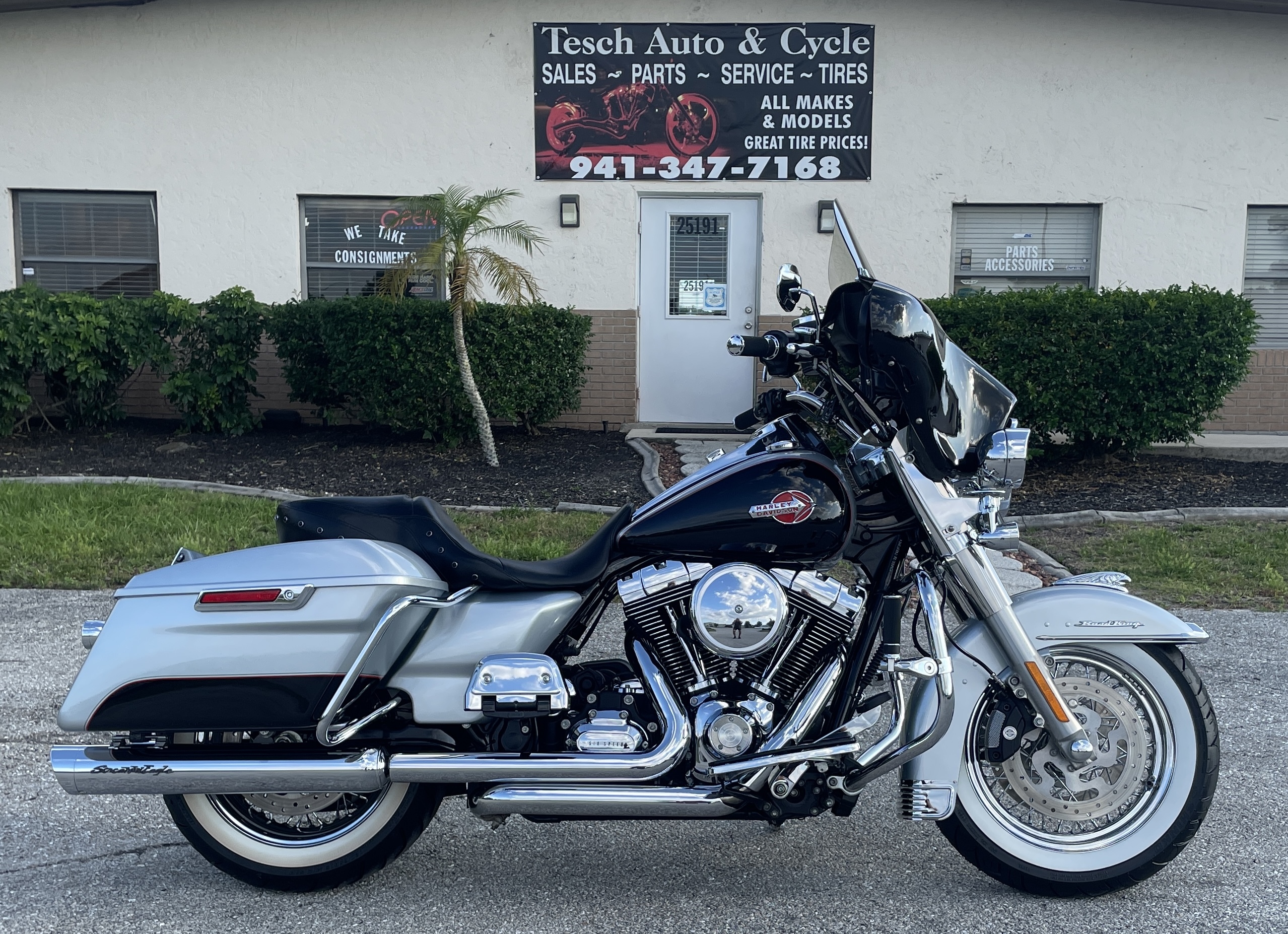 2015 Harley-Davidson FLHR ROAD KING in Punta Gorda, FL