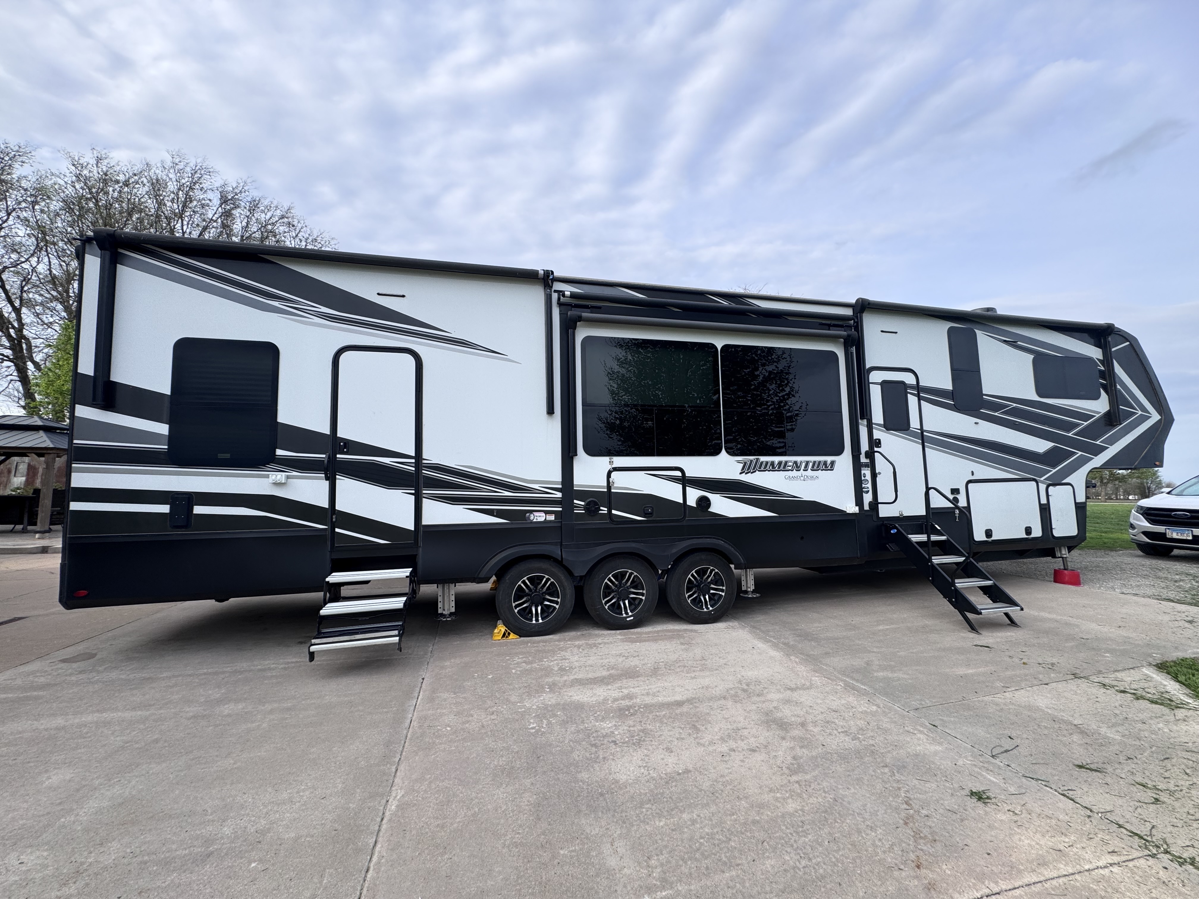 2022 Grand Design MOMENTUM 397TH RV