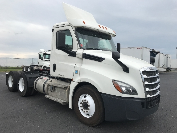 2020 FREIGHTLINER CASCADIA 126 in Harrisonburg, VA