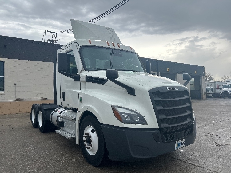 2021 FREIGHTLINER CASCADIA 126 in Des Moines, IA