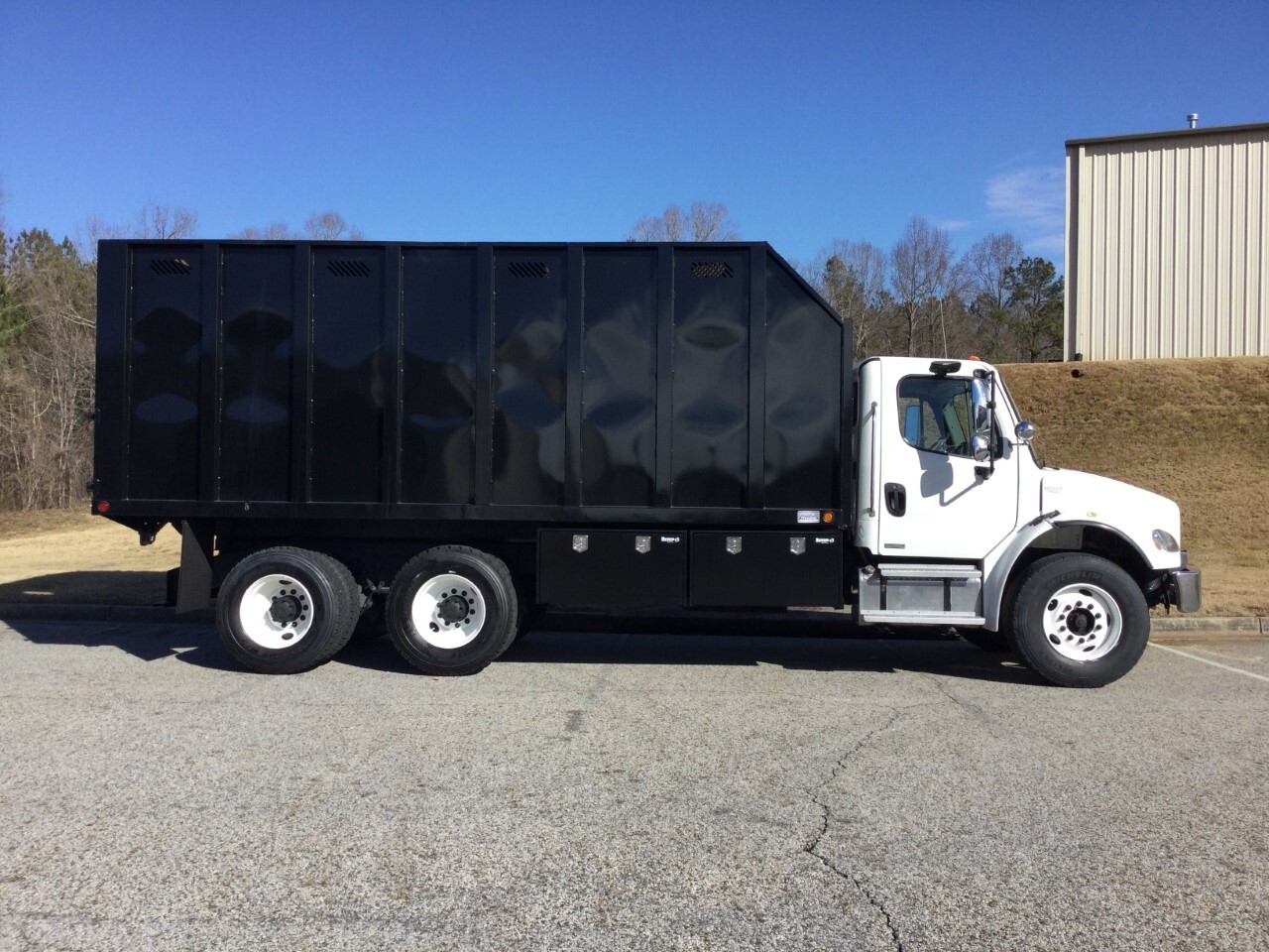2017 FREIGHTLINER BUSINESS CLASS M2 106 in Winder, GA