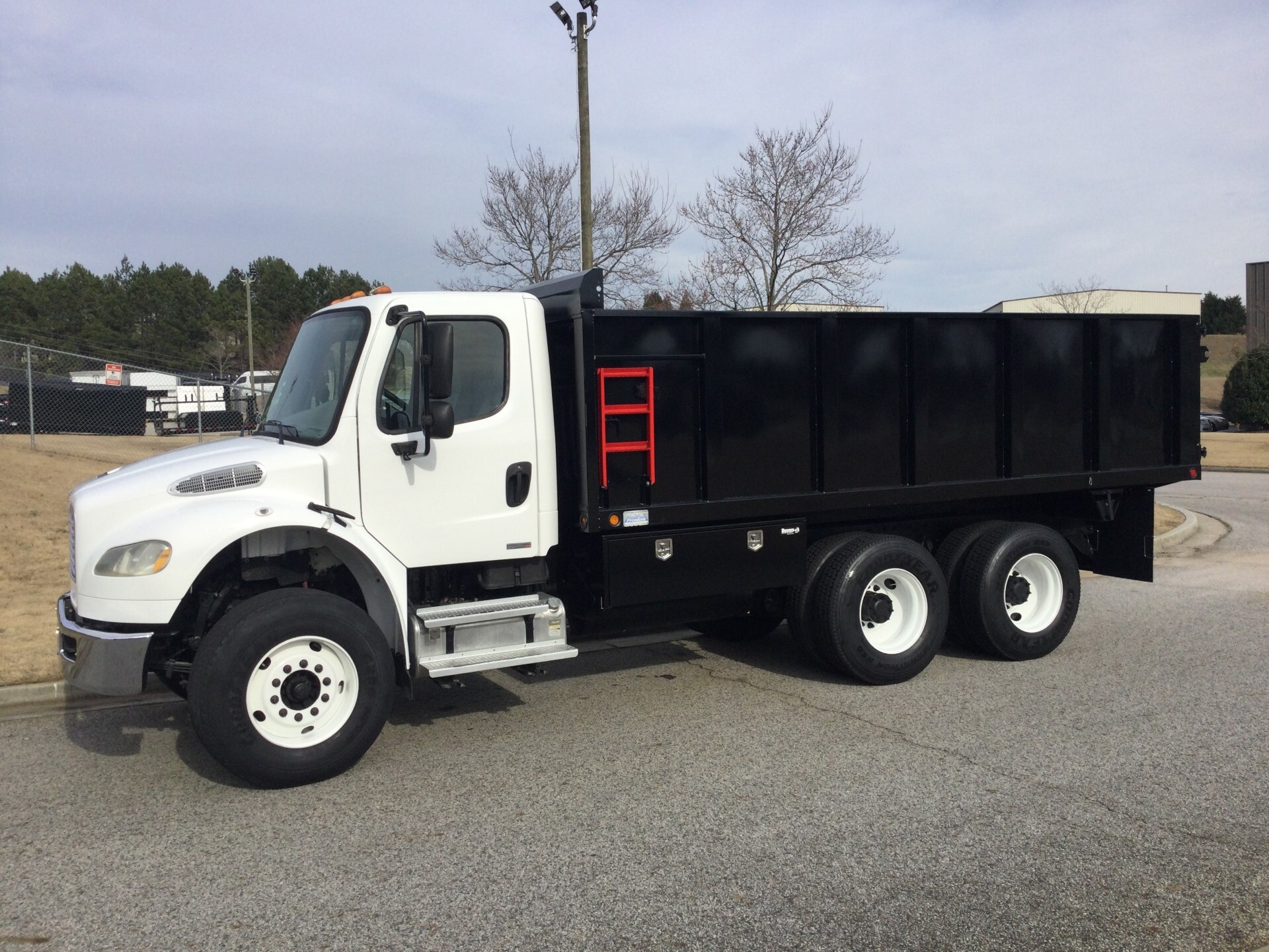 2017 FREIGHTLINER BUSINESS CLASS M2 106 in Winder, GA
