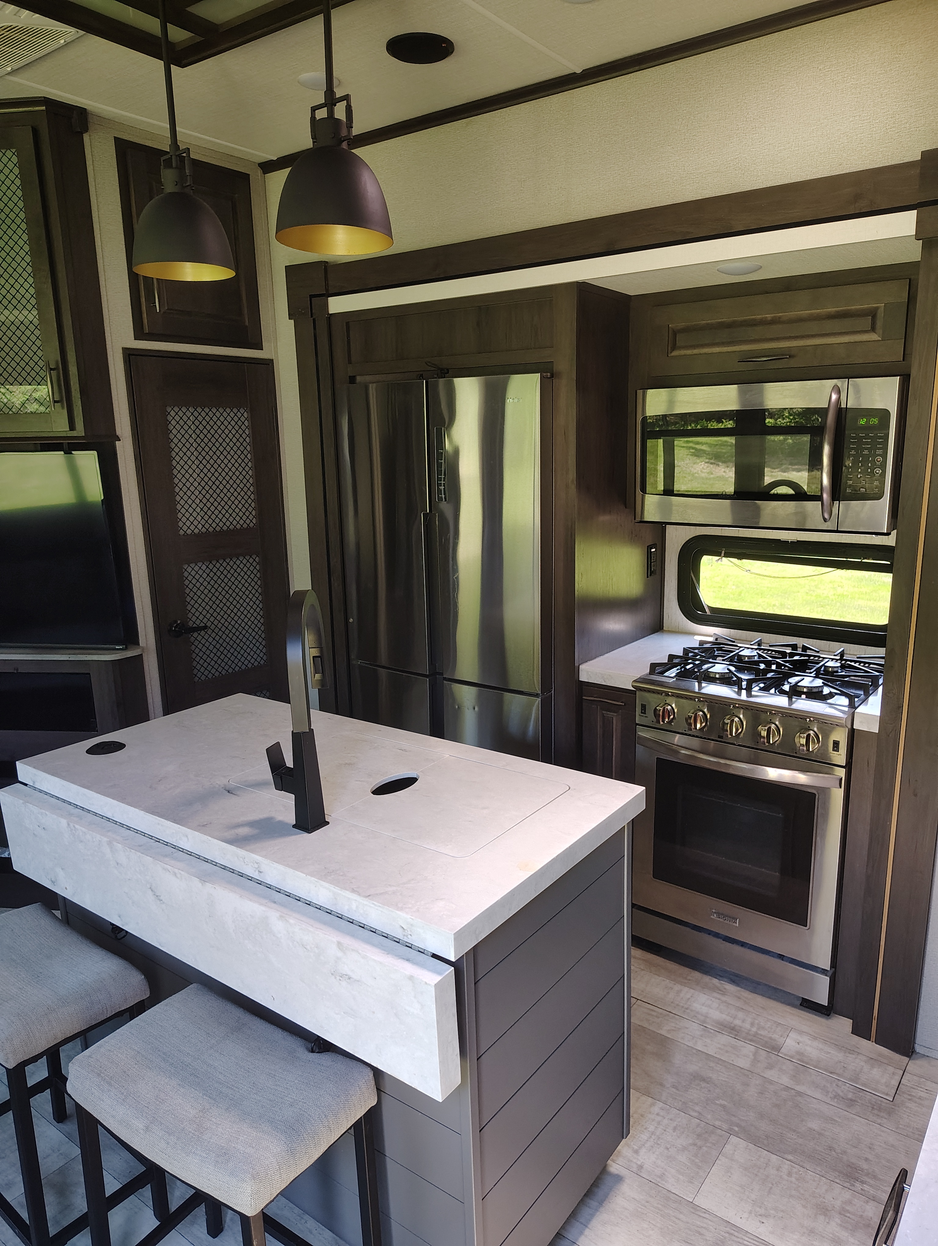 2022 Grand Design MOMENTUM M-CLASS 351MR in eddington ME