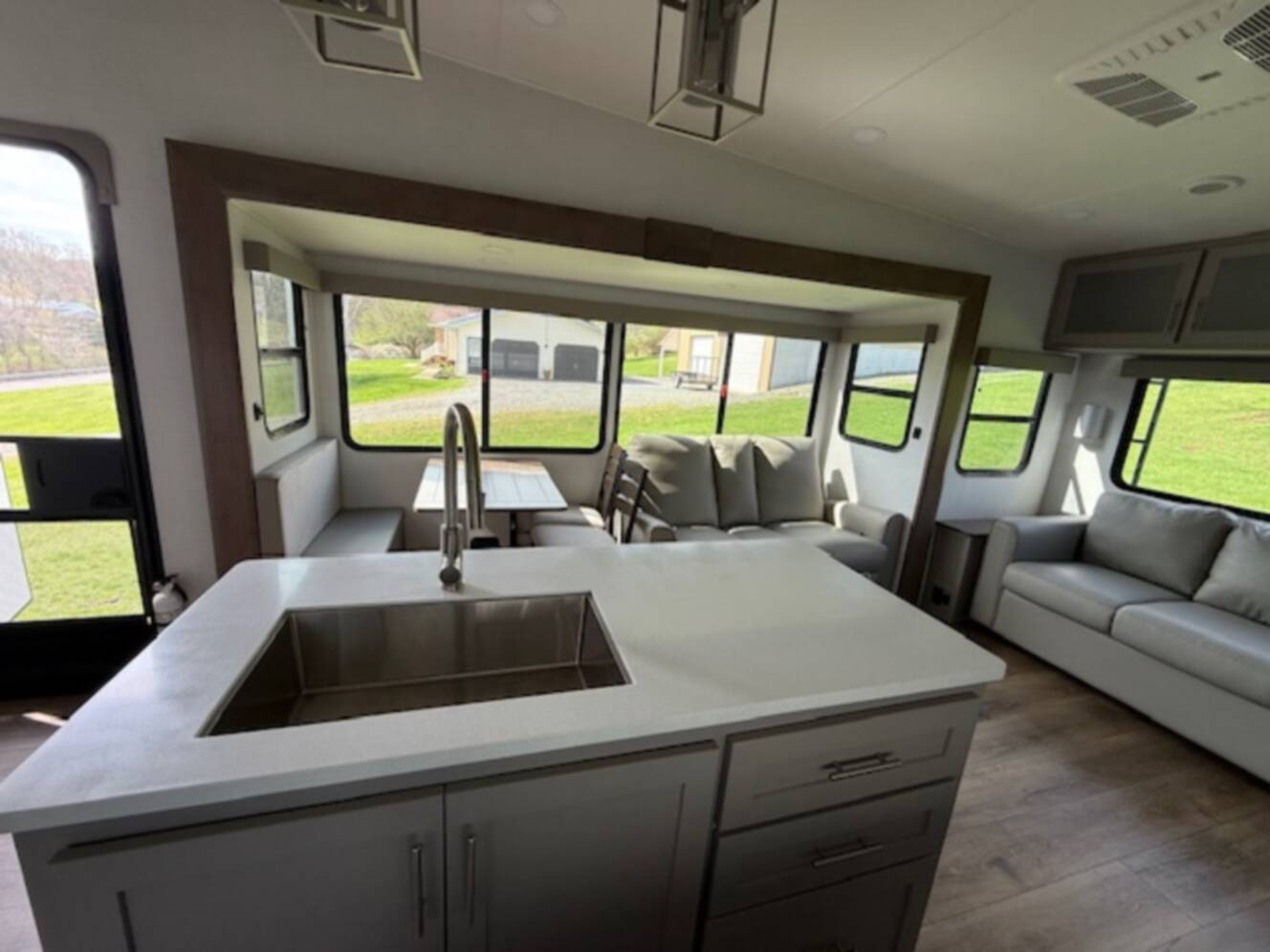 A photo of this 2025 Alliance Rv AVENUE ALL-ACCESS SERIES 29RL