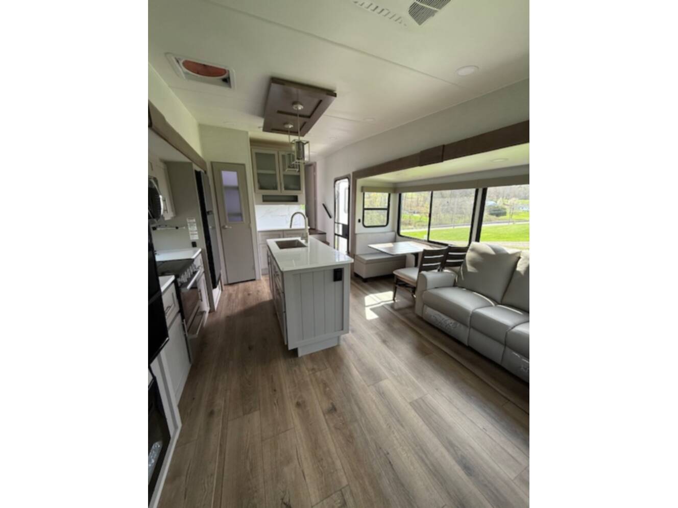 A photo of this 2025 Alliance Rv AVENUE ALL-ACCESS SERIES 29RL