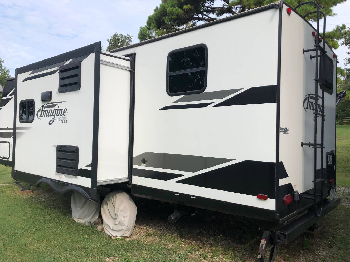 A photo of this 2021 Grand Design IMAGINE XLS 23BHE