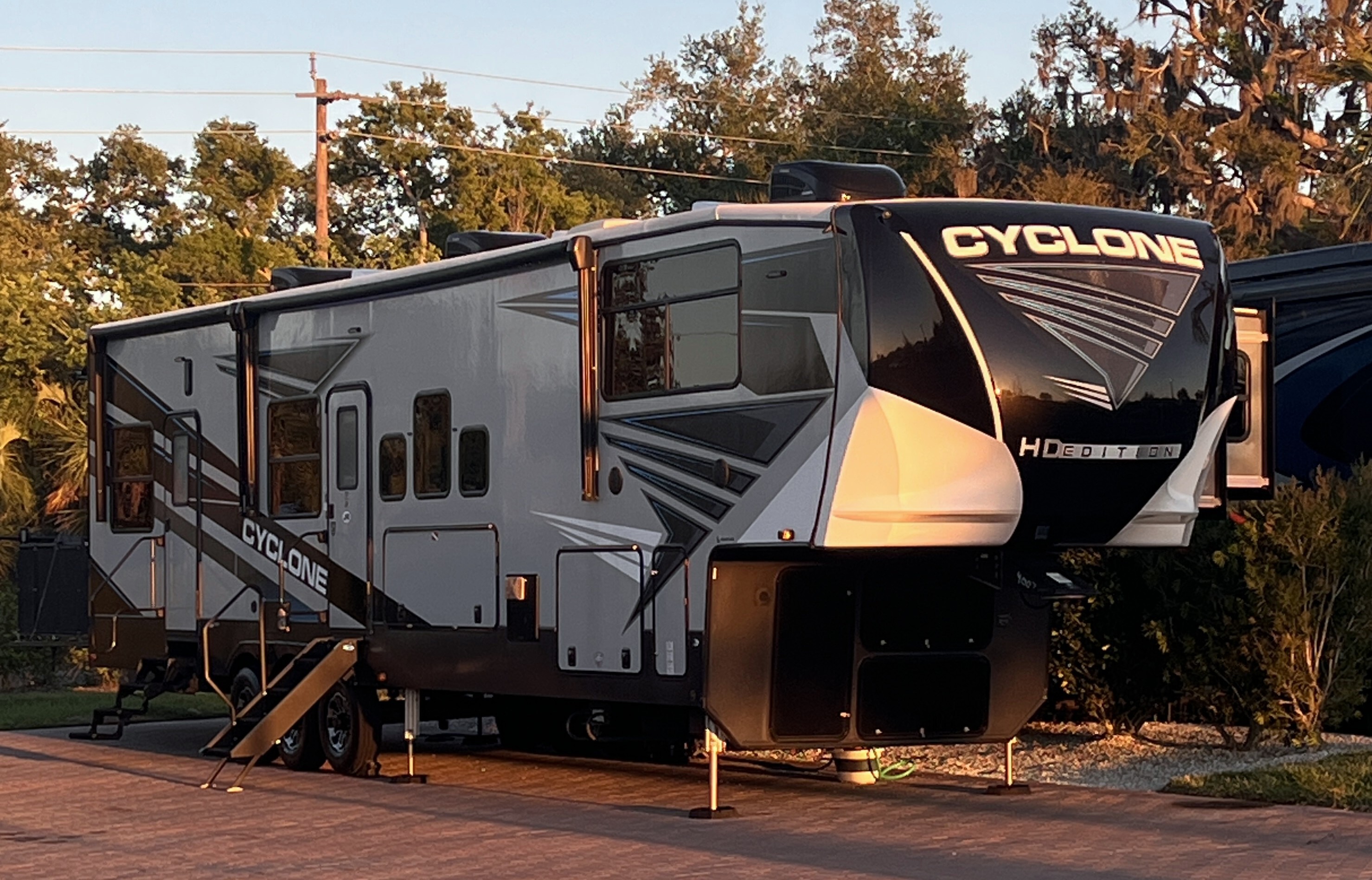 2022 Heartland CYCLONE 4007 RV