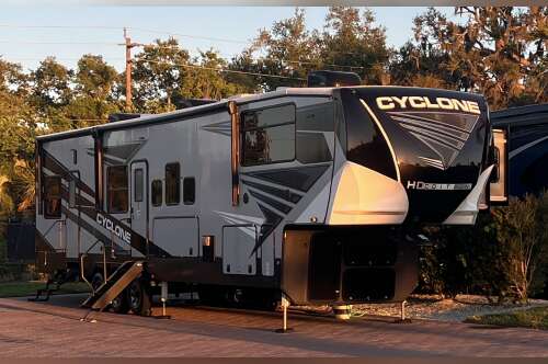 2022 Heartland CYCLONE 4007 in venice FL