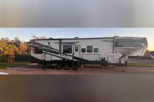 2022 Heartland CYCLONE 4007 in venice FL