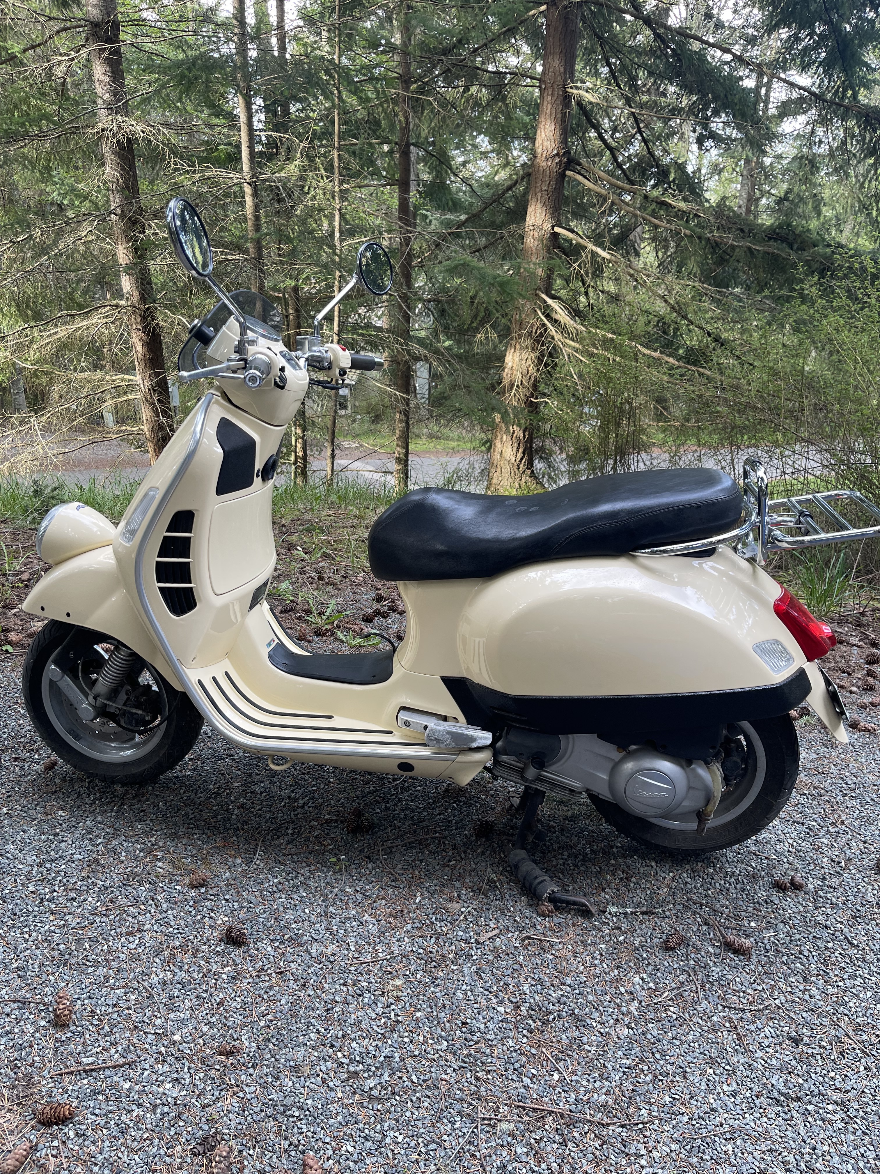 2013 Vespa GTS 300 300 in Eastsound, WA