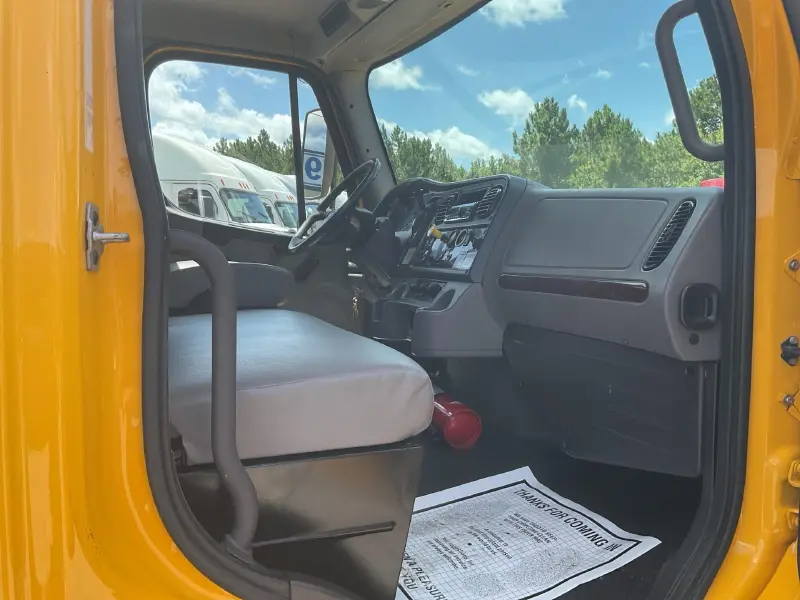 2019 FREIGHTLINER BUSINESS CLASS M2 106