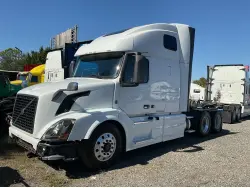 2015 VOLVO VNL670