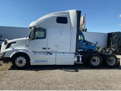 2015 VOLVO VNL670