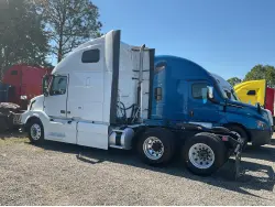 2015 VOLVO VNL670