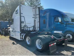 2015 VOLVO VNL670