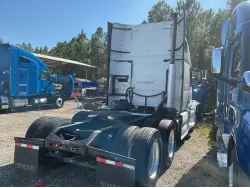 2015 VOLVO VNL670